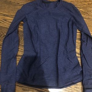 Lululemon navy t-shirt sweatshirt top